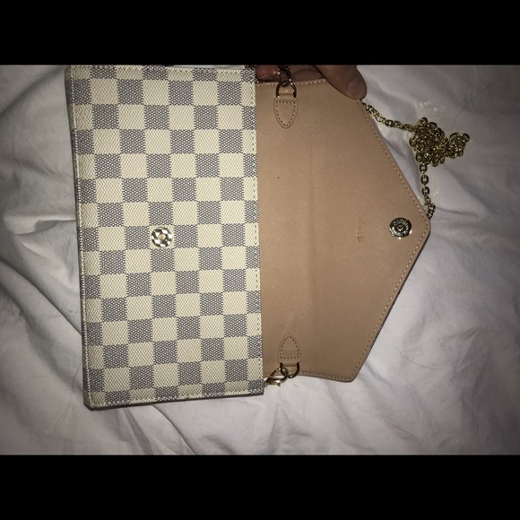 LV chain crossbody - Picture 2 of 4